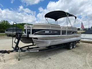 2019 Tracker Sun Tracker Party Barge 22