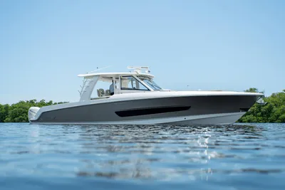 2017 Boston Whaler 420 Outrage