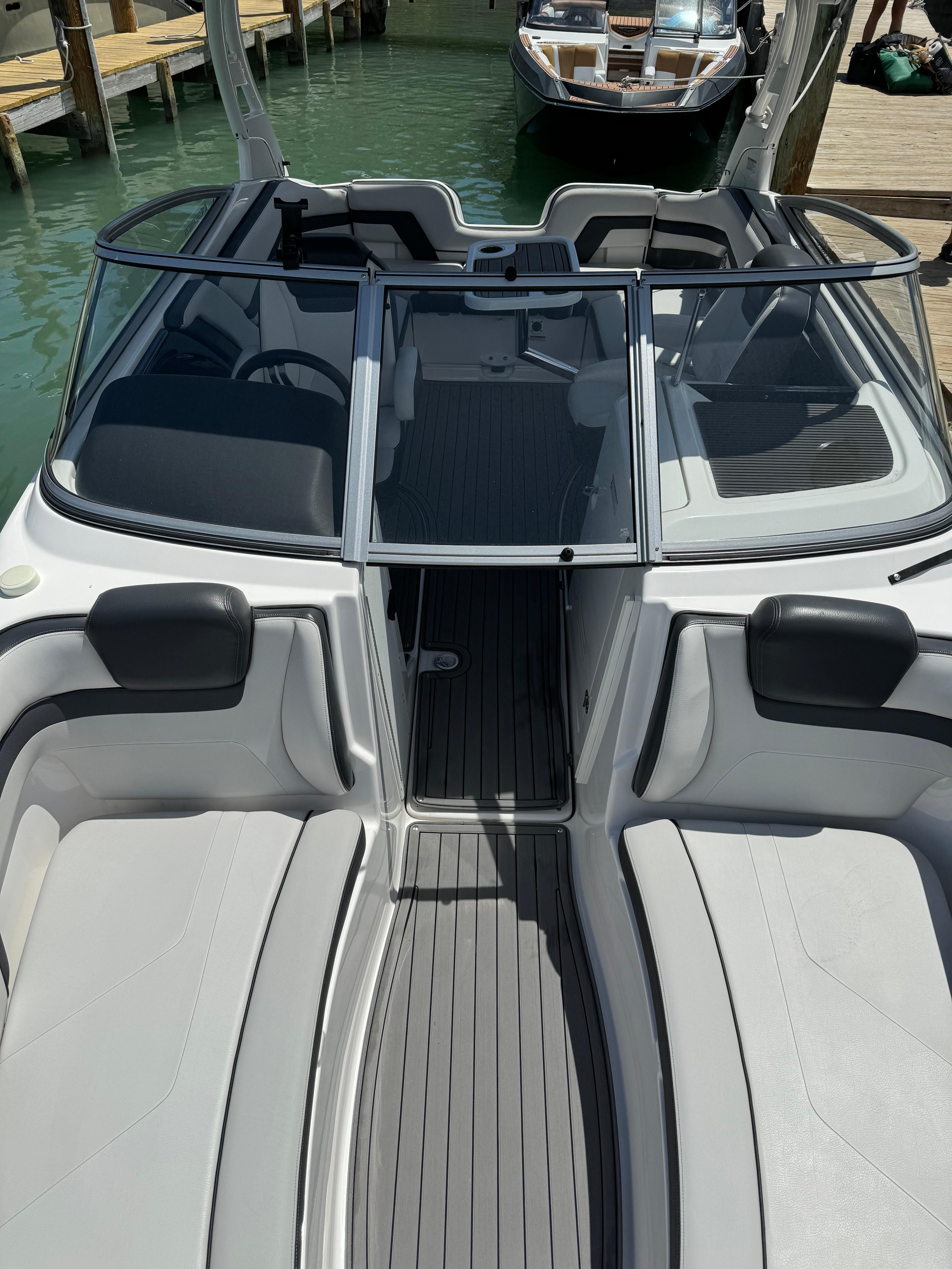 2017 Yamaha Boats 242 Limited S E-Series
