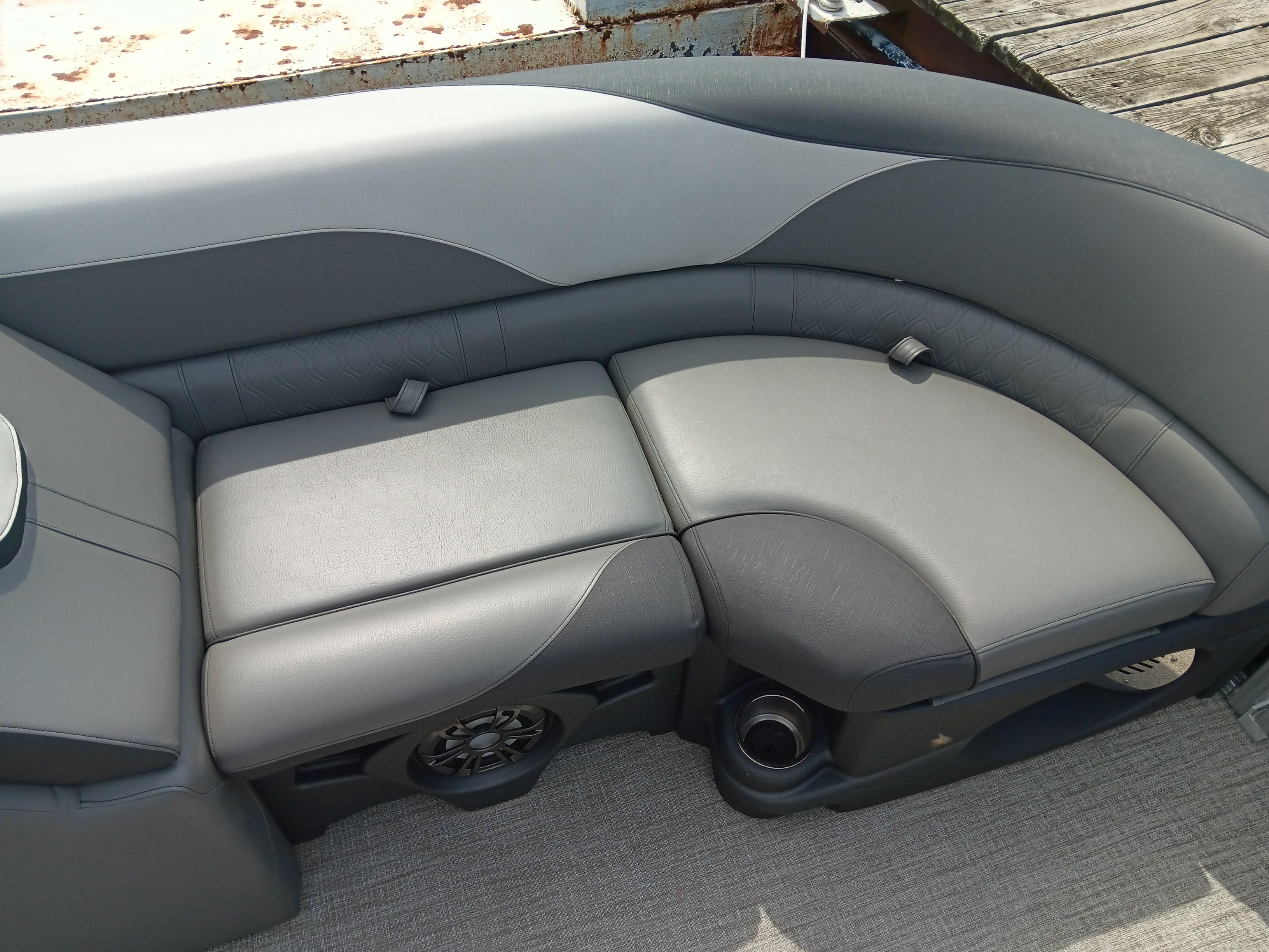 2023 Tahoe Pontoon LTZ Rear Fish