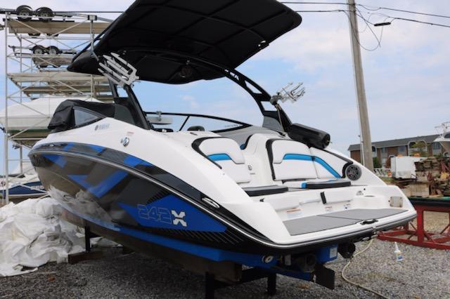 2016 Yamaha Boats 242X E