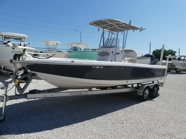 2018 Robalo 226 Cayman