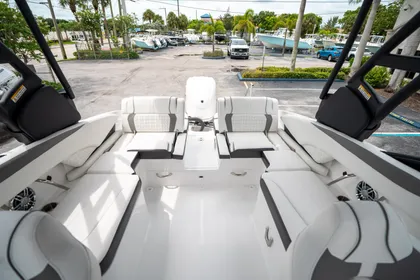 2024 Hurricane SunDeck 2600 OB