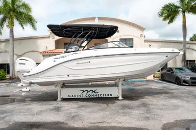 2024 Hurricane SunDeck 2600 OB