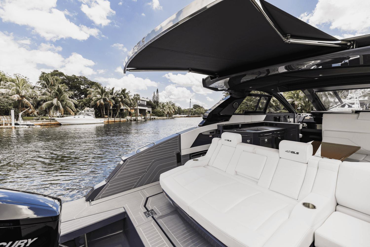 2023 Cruisers Yachts 42 GLS South Beach Outboard