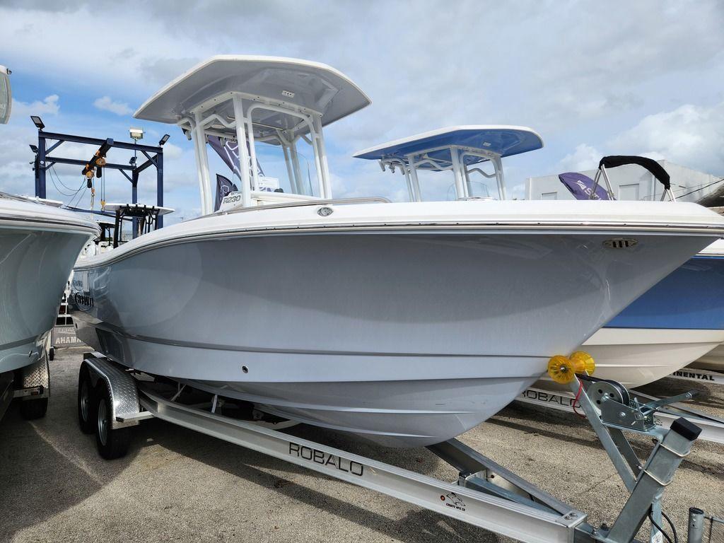 New 2024 Robalo R230, 33168 North Miami Boat Trader