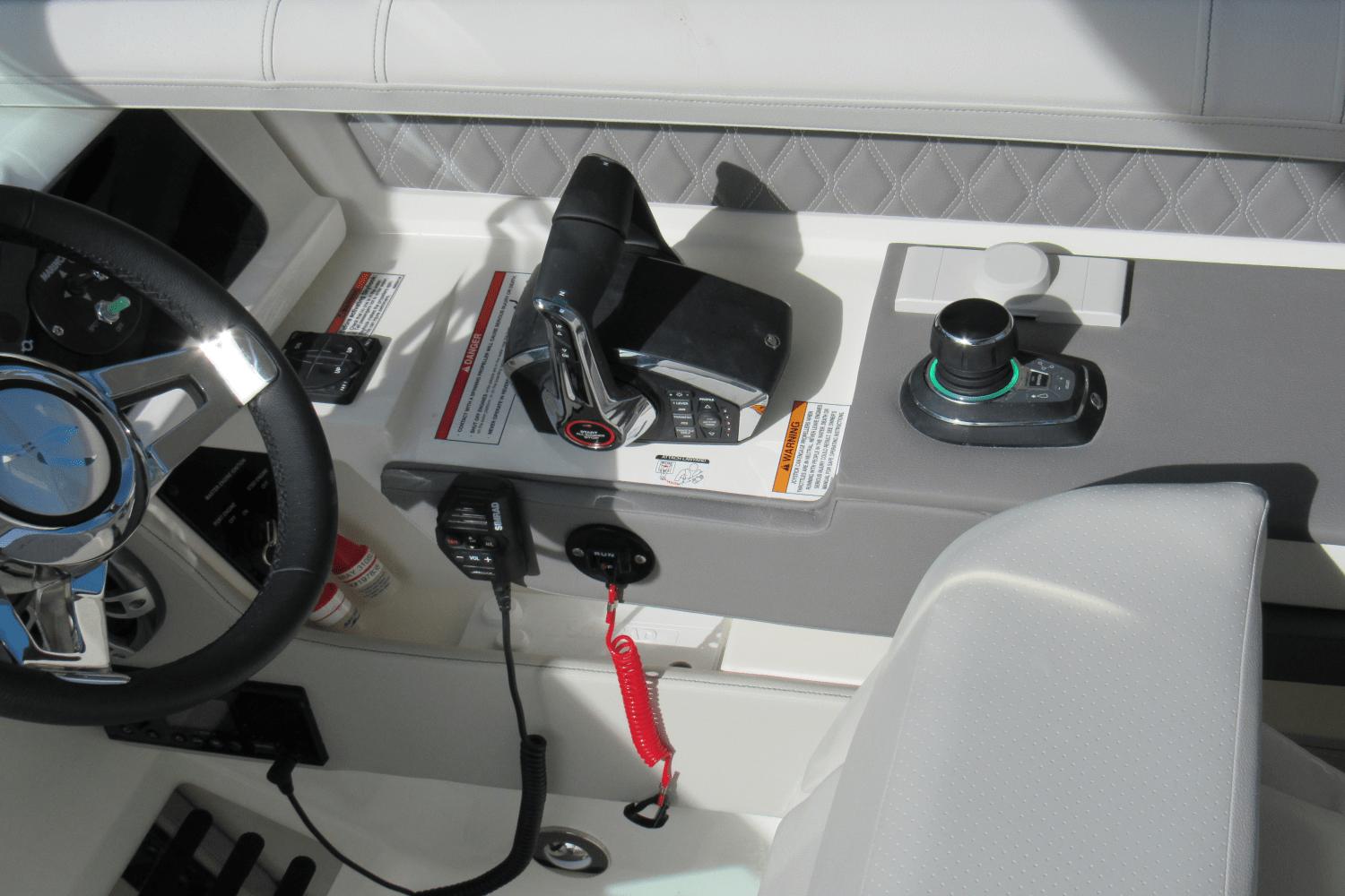 2024 Sea Ray SDX 290 Outboard