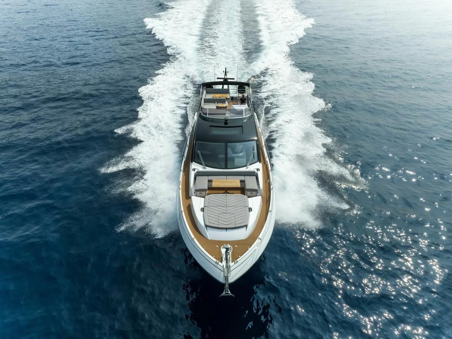 2024-Sunseeker-75-Sport-Yacht