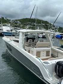 2015 Boston Whaler 420 Outrage