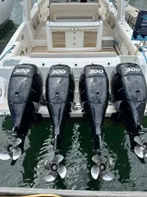 2015 Boston Whaler 420 Outrage