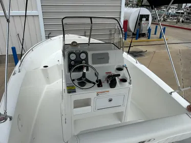 2013 Sea Hunt Triton 202