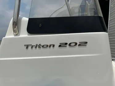 2013 Sea Hunt Triton 202