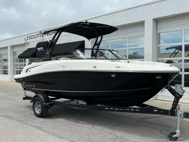 2023 Bayliner VR5 Bowrider