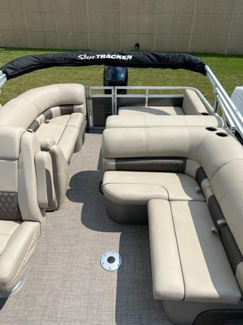 2024 Sun Tracker Party Barge 22 RF DLX