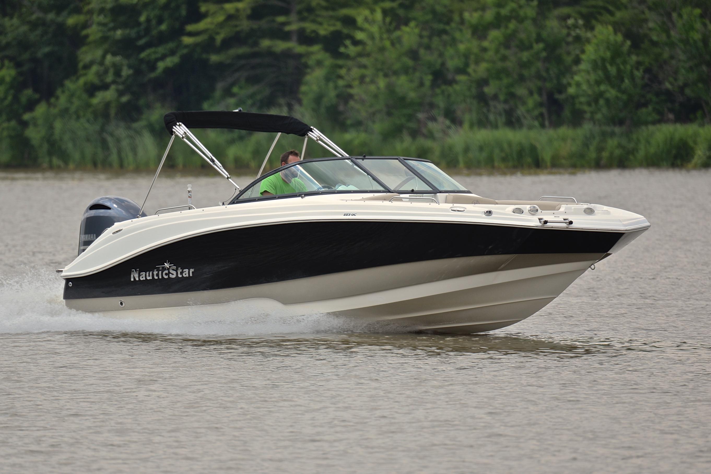 2017 NauticStar 223 DC