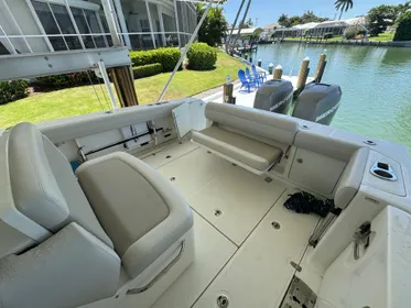 2017 Boston Whaler 330 Outrage