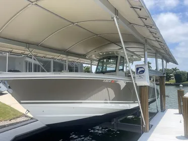 2017 Boston Whaler 330 Outrage