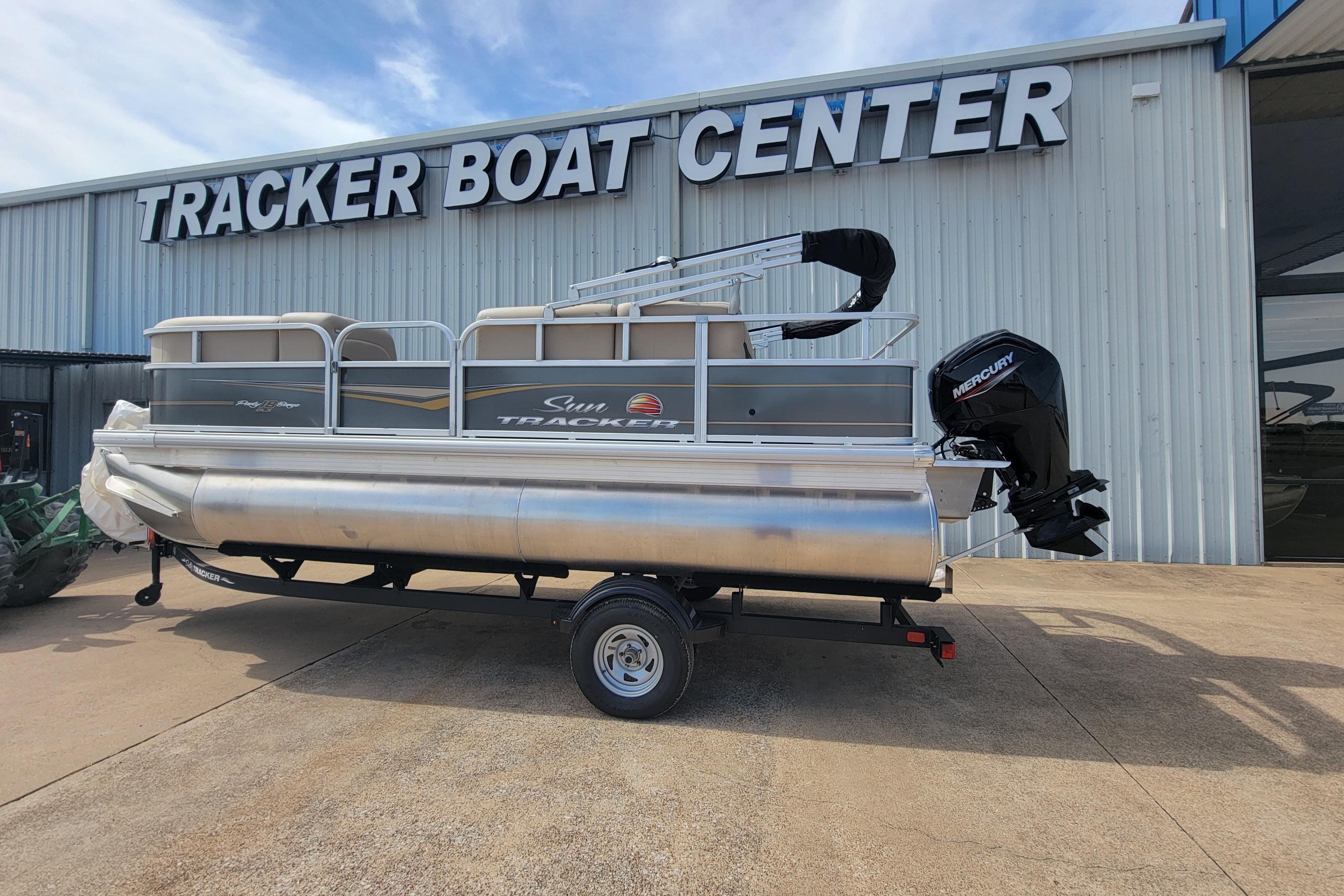2024 Sun Tracker Party Barge 18 DLX
