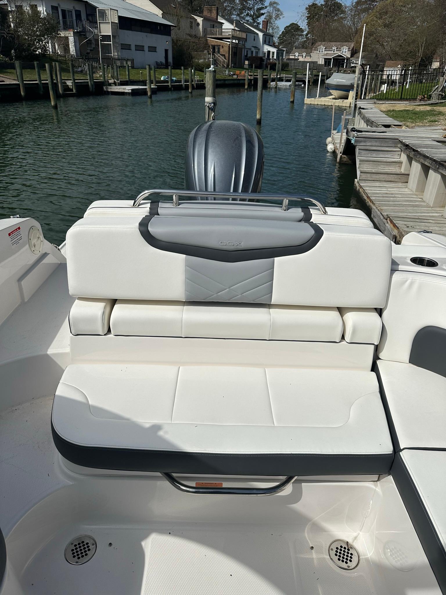 2022 Chaparral 267ssx OB, forward facing stern seat