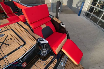 2021 MasterCraft X24