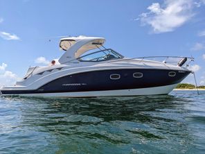 2013 Chaparral 330 Signature