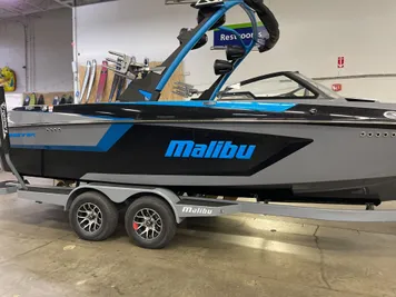 2023 Malibu 24 MXZ