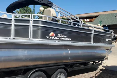 2024 Sun Tracker Fishin' Barge 20 DLX