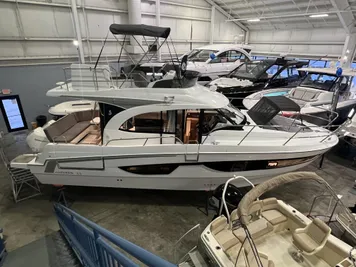 2024 Beneteau 11OB Flybridge