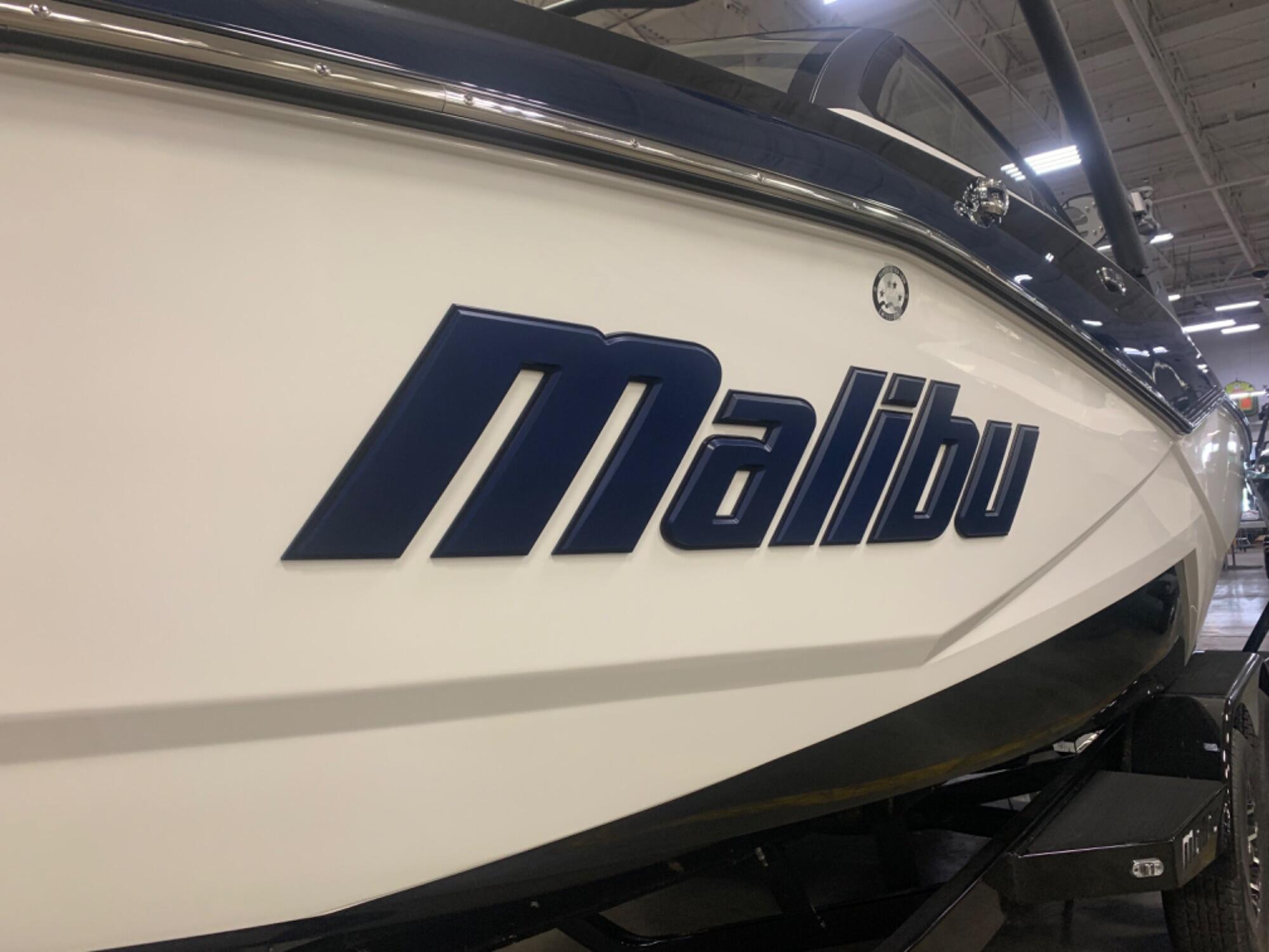 2023 Malibu 22 LSV