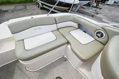 2006 Sea Ray 220 Sundeck