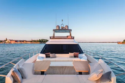 2025 Ferretti Yachts 670