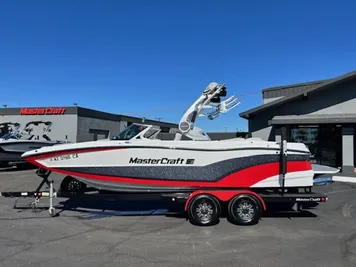 2018 MasterCraft XT22