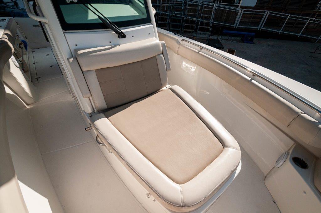 2018 Boston Whaler 280 Outrage  Console Seating