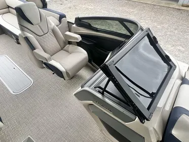 2024 Avalon Catalina 25 Quad Lounge Windshield TT - IN STOCK