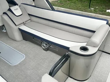 2024 Avalon Catalina 25 Quad Lounge Windshield TT - IN STOCK