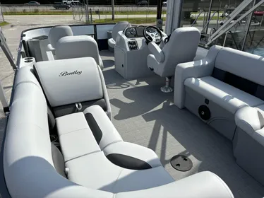 2024 Bentley Pontoons Fish 200 Center Walk-Thru