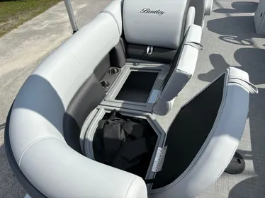 2024 Bentley Pontoons Fish 200 Center Walk-Thru