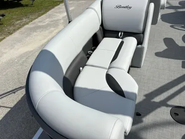 2024 Bentley Pontoons Fish 200 Center Walk-Thru