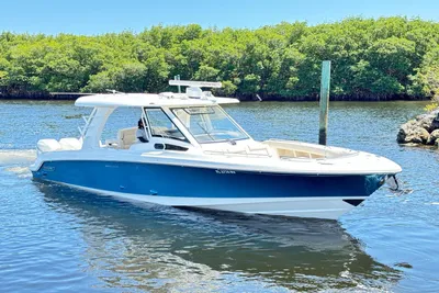 2019 Boston Whaler 350 Realm