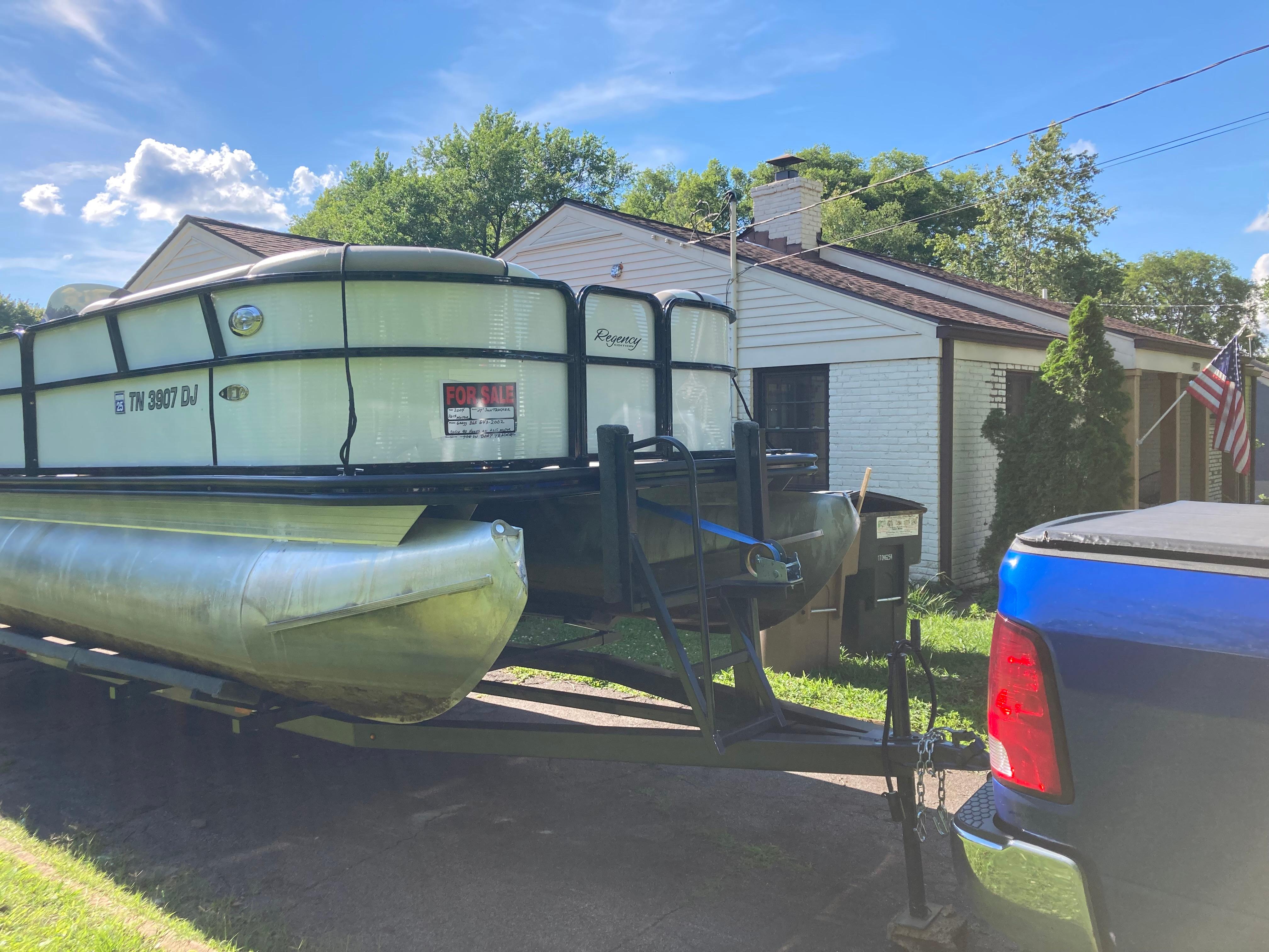2004 Sun Tracker 27 Party Barge