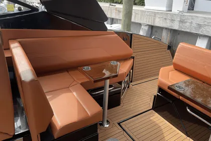 2022 Cruisers Yachts 38 GLS South Beach OB