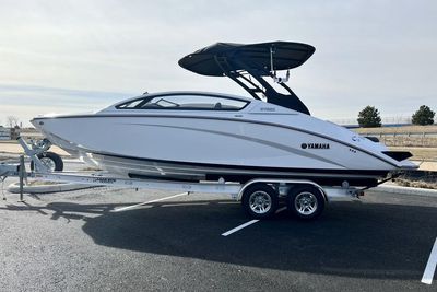 2022 Yamaha Boats 275SE