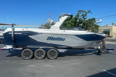 2023 Malibu 26 LSV