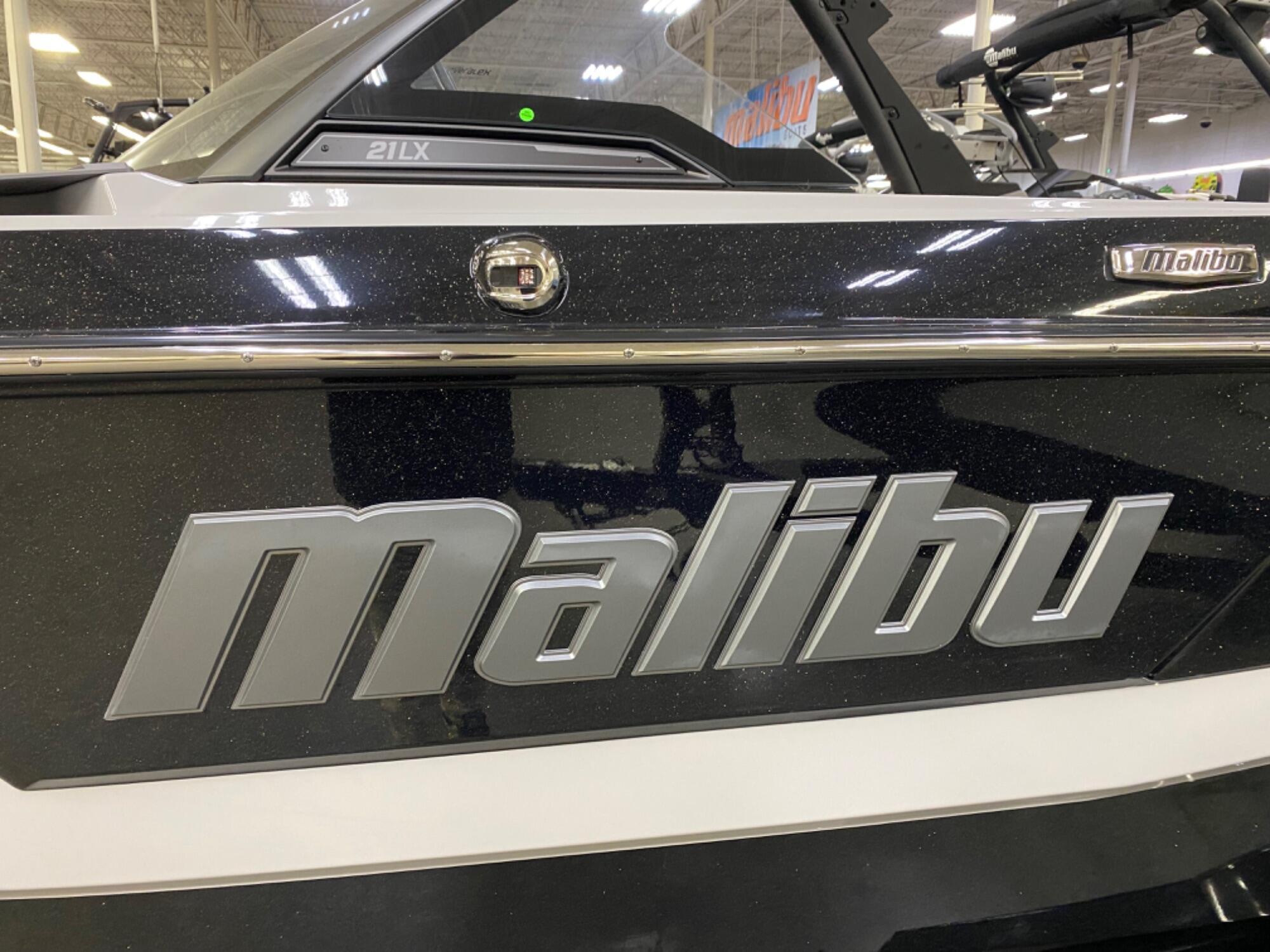 2023 Malibu 21 LX
