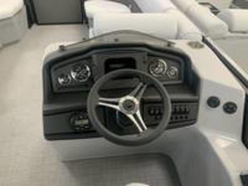 2023 Bentley Pontoons Legacy 220 Navigator