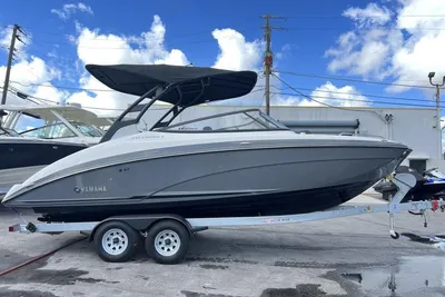 2019 Yamaha Boats 242 Limited S E-Series