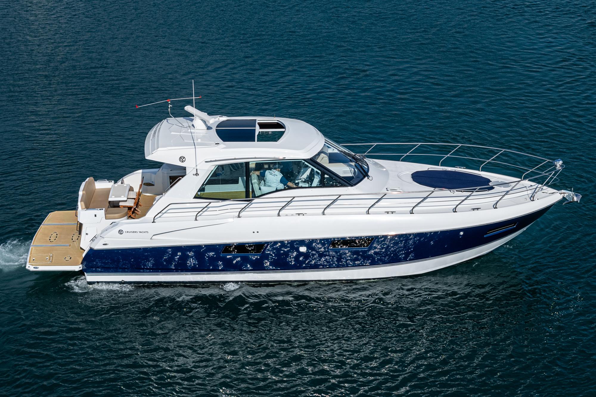 2015 Cruisers Yachts 48 Cantius