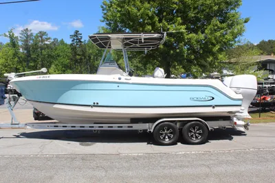 2005 Robalo r-240