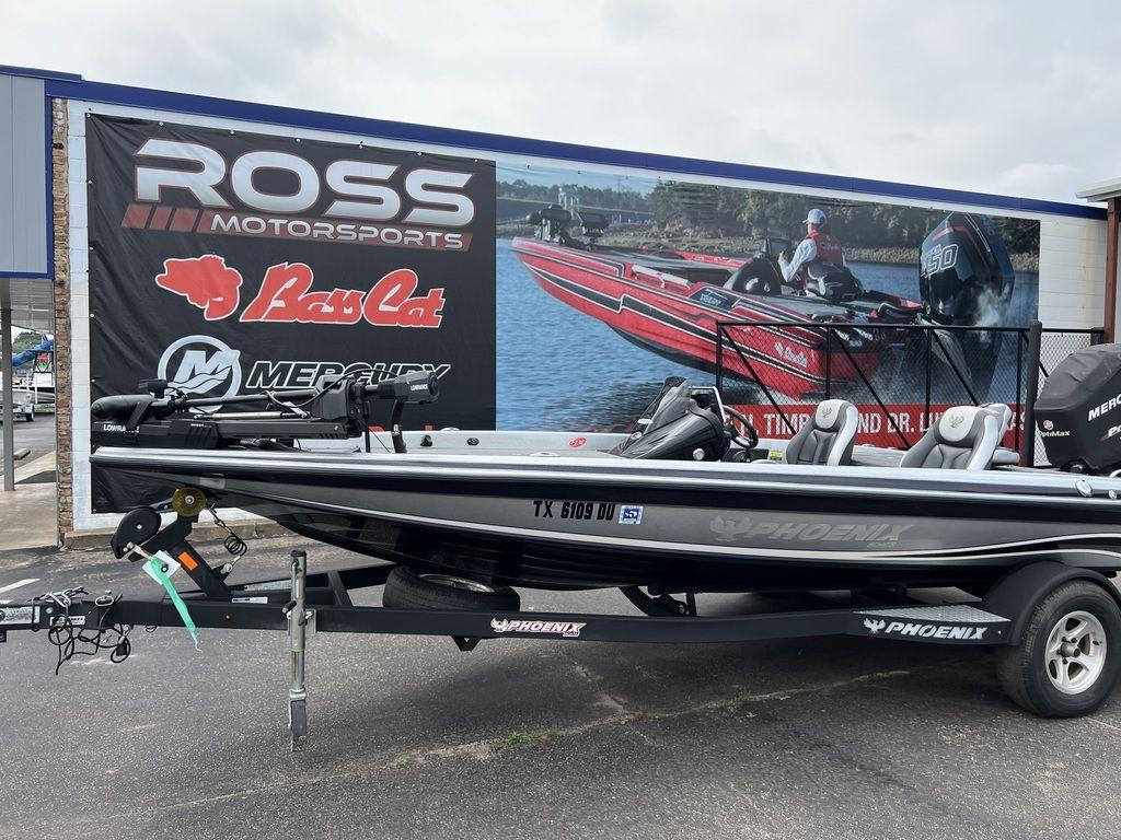 2017 Phoenix Bass Boats 618 Pro
