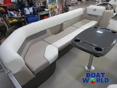 2024 Princecraft Vectra 25 RL Swingback Lounge Pontoon & Mercury 4-